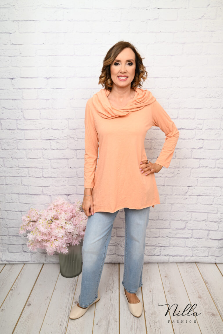 <p>Bequemes, locker geschnittenes, verlängertes Kapuzenoberteil aus 100% Baumwolle. Ein leichtes Kleidungsstück für den Alltag, perfekt kombinierbar mit Jeans oder Leggings.</p>
